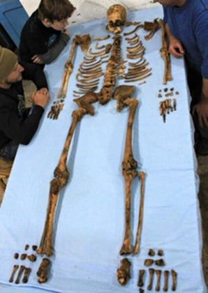 the skeleton of king sene 001
