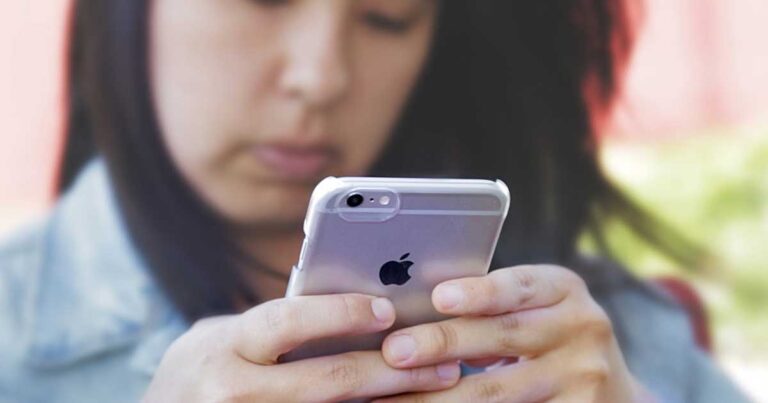 Είστε κολλημένοι με το κινητό σας; Τότε σίγουρα αυτά τα πράγματα σας έχουν τύχει!