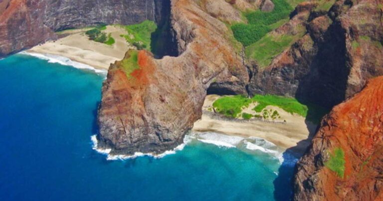 16 πανέμορφες και καλά «κρυμμένες» παραλίες!