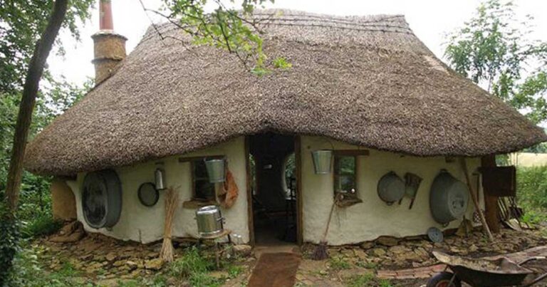 To «στρουμφόσπιτο» που χτίστηκε μόλις με 180 ευρώ