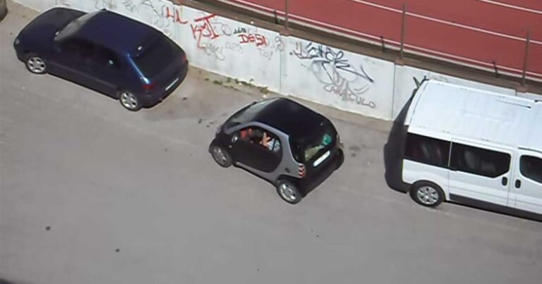 Δείτε πόση ώρα έκανε για να παρκάρει ένα… Smart!
