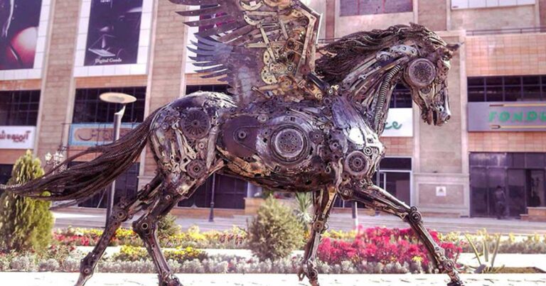 Ο καλλιτέχνης που δημιουργεί εντυπωσιακά γλυπτά από παλιά μέταλλα!