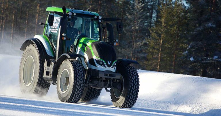 Ο Kankkunen οδηγάει το πιο γρήγορο τρακτέρ του κόσμου