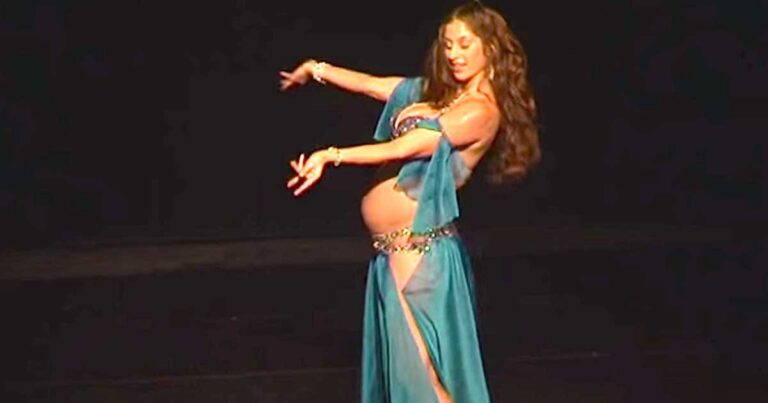 Έτσι όπως θα στριφογυρίσει δείτε τι κρύβει κάτω από τα μανίκια της…