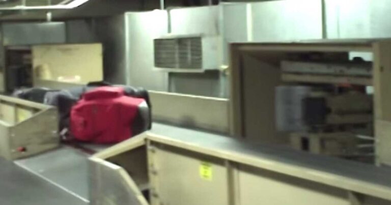 Δείτε τον απαράδεκτο τρόπο μετακίνησης αποσκευών μέσα σε αεροδρόμιο. Την επόμενη φορά θα πακετάρετε καλύτερα…