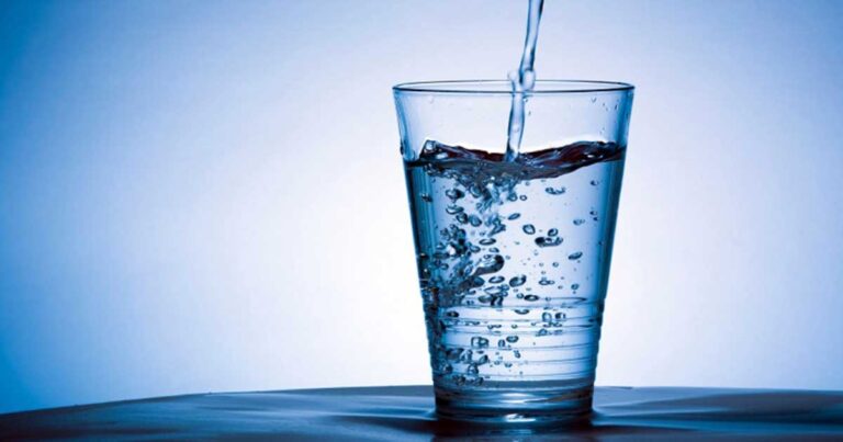Τα 7 σημάδια ότι δεν πίνετε αρκετό νερό