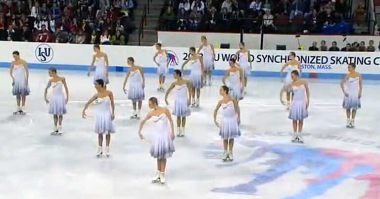 Στην αρχή στάθηκαν ακίνητες. Όταν όμως έσπασαν τον σχηματισμό τους μας μάγεψαν!