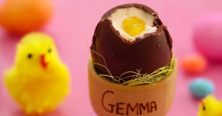Αυτά τα σοκολατένια αυγά κρύβουν μια νοστιμότατη έκπληξη στο εσωτερικό τους! Δείτε την συνταγή!