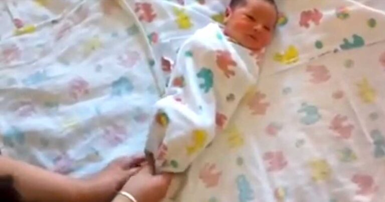 Τυλίγει κουβέρτες γύρω από ένα νεογέννητο. Γιατί; Όλοι οι γονείς πρέπει να το δουν αυτό!