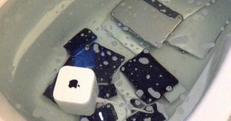 Την απάτησε και πέταξε όλα τις Apple συσκευές του στην μπανιέρα!