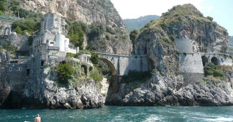 Δείτε τι έκανε ένας Δήμαρχος επειδή το χωριό του δεν είχε τουρίστες!