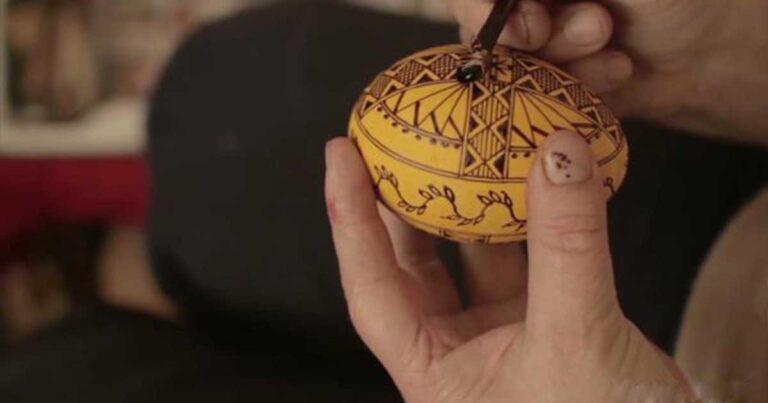 Απίστευτη τέχνη βαψίματος αυγών που θα σας εντυπωσιάσει!