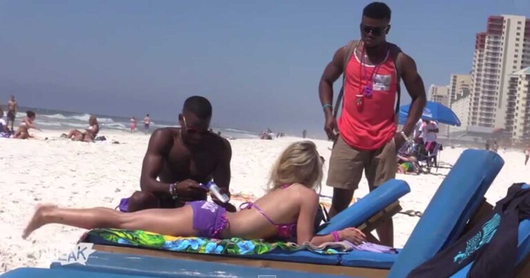 Μια γυναίκα ζητάει από αγνώστους να της βάλουν αντηλιακό. Όταν όμως κατάλαβαν τι τρέχει… φρίκαραν