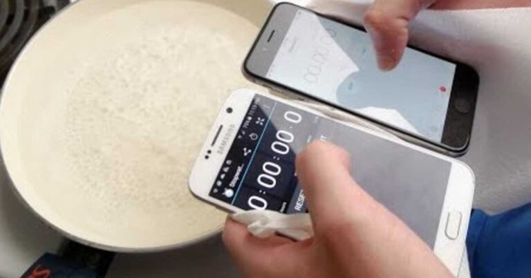 Έριξαν ένα Galaxy S6 και ένα Iphone 6 σε νερό που έβραζε. Ποιο λέτε να άντεξε;