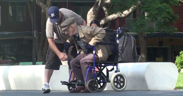 Η φάρσα με τον παππού σε αναπηρικό καροτσάκι που τρέλανε τους περαστικούς!
