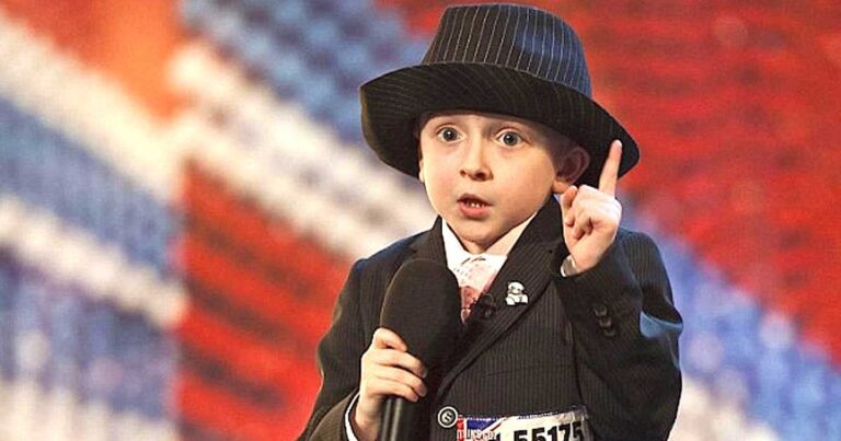 To κοινό του έδωσε μια πανηγυρική υποδοχή! Η αντίδρασή του μικρού αγοριού; Ανεκτίμητη!