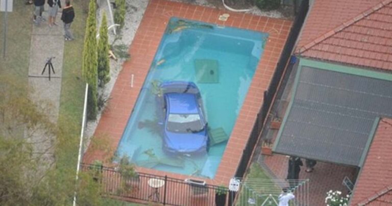 Aυτοκίνητο βρέθηκε στον πάτο μια πισίνας. Ένα απίστευτο περιστατικό!