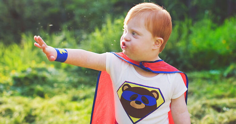 Mεταμορφώνει παιδιά με ειδικές ανάγκες σε ήρωες για να μάθουν να ζουν θετικά!