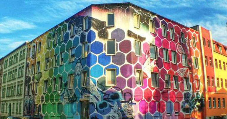 Η πολύχρωμη πολυκατοικία που έδωσε “ζωή” σε μια γκρίζα πόλη!