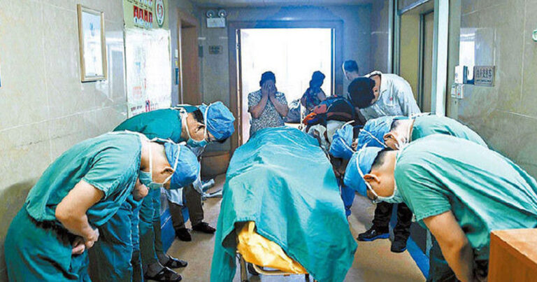 Γιατροί υποκλίνονται στο 11χρονο αγόρι που δώρησε τα όργανά του.