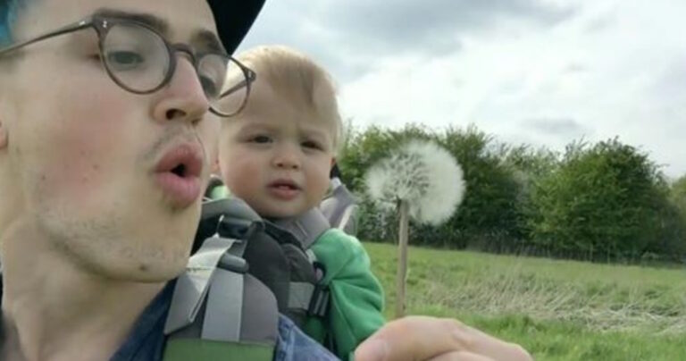 Ο μπαμπάς φυσάει μία πικραλίδα και το μωρό ξεραίνεται στα γέλια! Πρέπει να το δείτε!