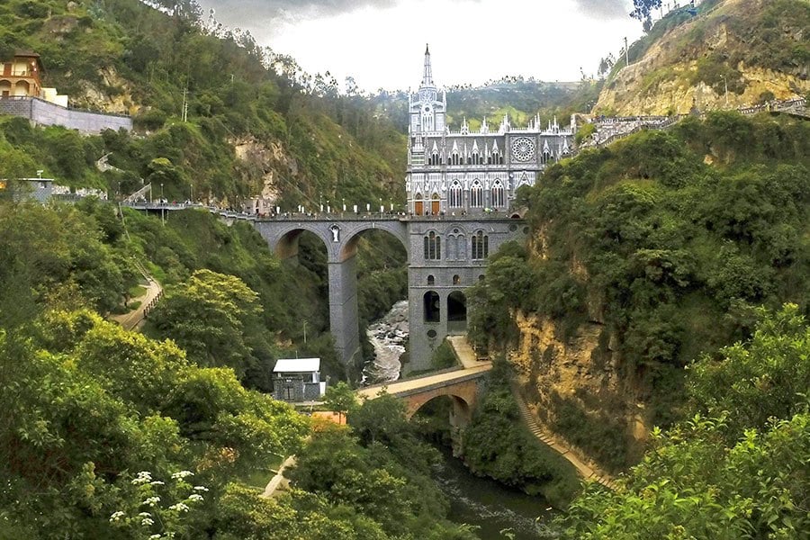 item17.rendition.slideshowHorizontal.houses-of-worship-2014-18-las-lajas-sanctuary