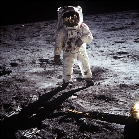 neil-armstrong-buzz-aldrin-moon-walk