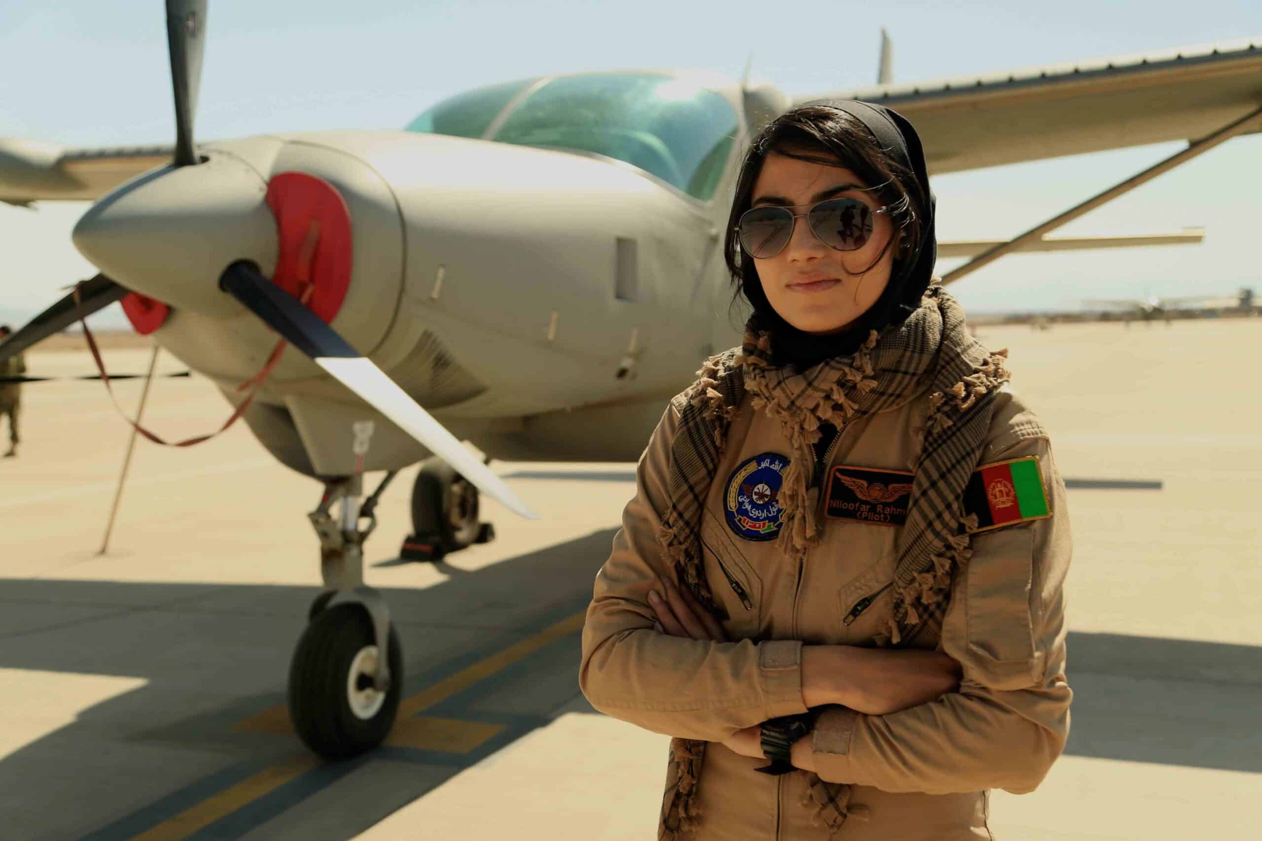 niloofar et son avion site web scaled
