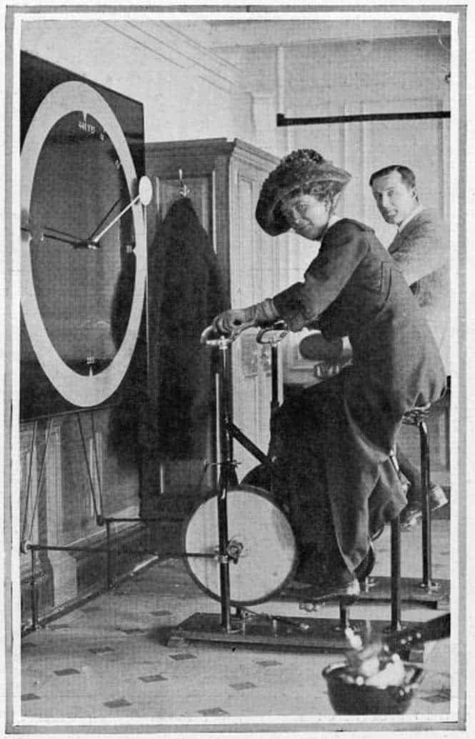 A photograph of passengers using 'cycle racing machines' in the gymnasium, which enabled the passengers to enjoy a variety of exercise on board. Titanic was built by Harland & Wolff in Belfast Ireland during 1910 - 1911, and sank on 15th April, 1912, after striking an iceberg off the coast of Newfoundland during her maiden voyage from Southampton, England to New York, USA, with the loss of 1,522 passengers and crew. (Photo by Universal Images Group/Getty Images)