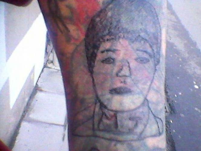 velgos-tattoo-artist-isws-o-xeiroteros-ston-kosmo-14