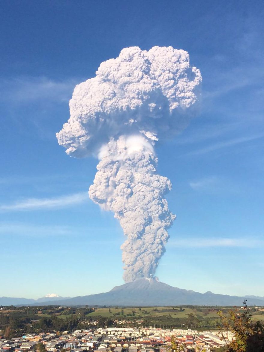 volcano-eruption-calbuco-chile-4__880