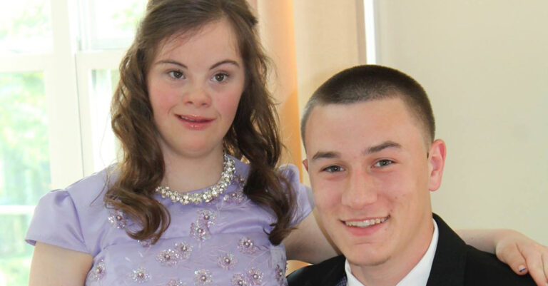 Στην 4η δημοτικού της έκανε μια υπόσχεση. Δείτε τώρα τι κάνει 7 χρόνια μετά…