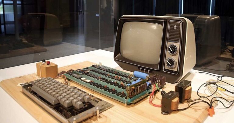 Έδωσε για ανακύκλωση παλιό υπολογιστή και… την ψάχνουν για να της δώσουν 100.000 δολάρια!