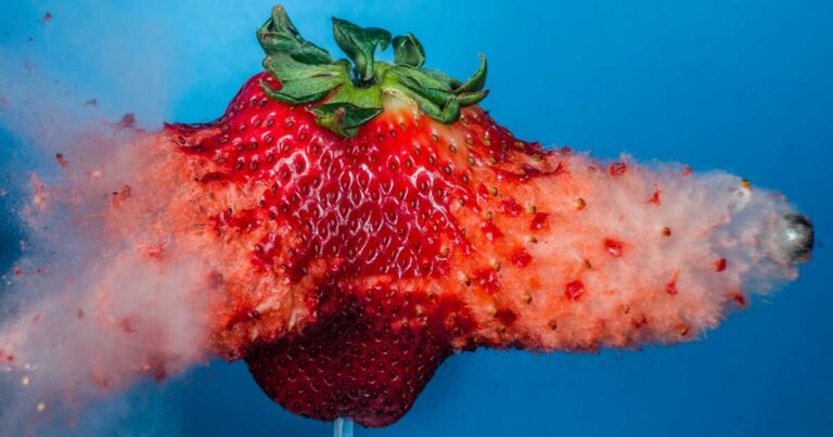 21 φωτογραφίες με αντικείμενα που περνάει μια σφαίρα από μέσα τους