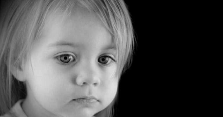 «Ενώ εσύ μου φώναζες…» ένα κείμενο γροθιά για όλους τους γονείς