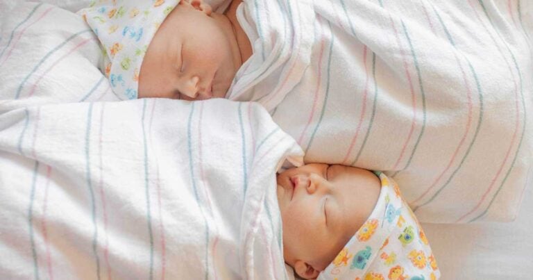 Τεστ DNA έδειξε ότι δίδυμα κορίτσια έχουν διαφορετικό πατέρα!