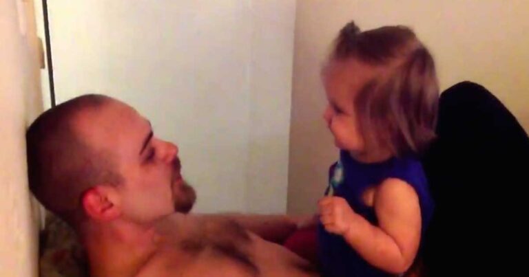 O μπαμπάς της αποφάσισε να ξυριστεί. Μόλις τον είδε η κόρη του; Δείτε την απίθανη αντίδραση της!