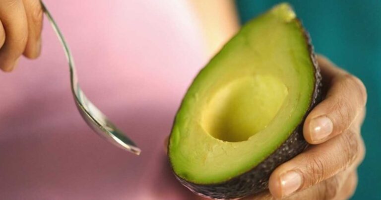 Δείτε γιατί είναι καλό να τρώμε ένα αβοκάντο κάθε μέρα.