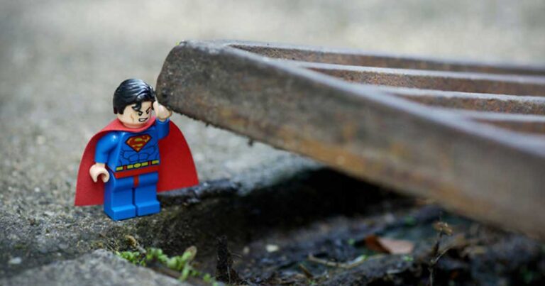 Φωτογράφος δημιούργησε μικρές καθημερινές σκηνές με χαρακτήρες από LEGO!