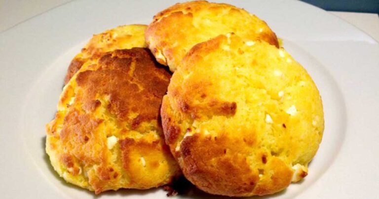 Τυροψωμάκια με φέτα και γιαούρτι