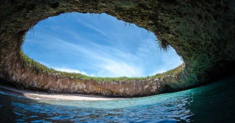 Οι πιο παράξενες παραλίες που υπάρχουν πάνω στη γη