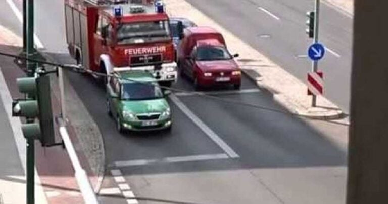 Ίσως ο πιο αναίσθητος οδηγός στην ιστορία. Δείτε στο βίντεο τι κάνει…