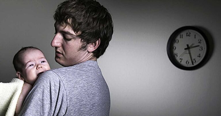 Ένας μπαμπάς εξομολογείται: «Το ότι βοηθάω τη γυναίκα μου δεν με κάνει ήρωα!»