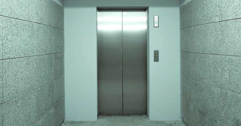 Γνωρίζετε τον λόγο που τα ασανσέρ έχουν καθρέφτες;