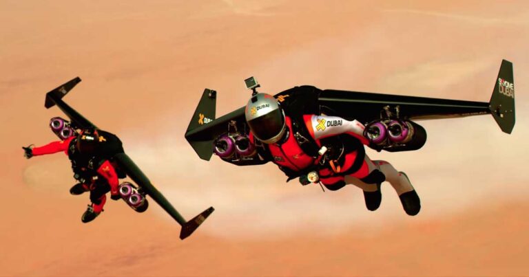 Οι δυο ατρόμητοι άντρες που πέταξαν πάνω από το Ντουμπάι με τζετ πακ! Κόβουν την ανάσα…