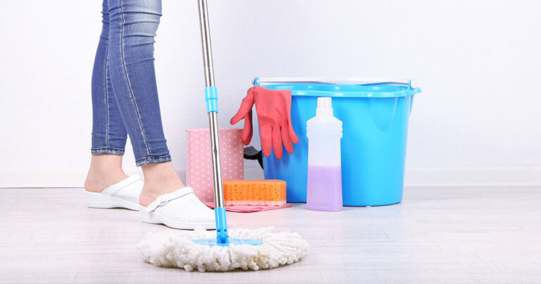 Tα 9 συναισθήματα που βιώνουν οι ακατάστατοι άνθρωποι όταν πιάνουν ξεσκονόπανο