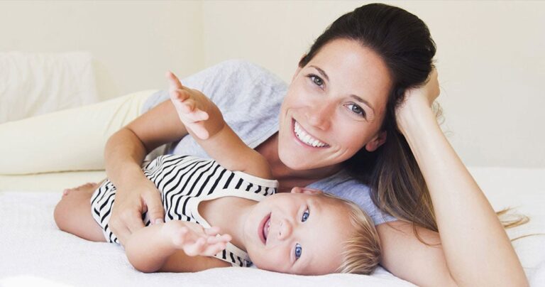 Γιορτή της Μητέρας: Ιδανικές φράσεις για την κάρτα που θα δώσετε στην μαμά σας!