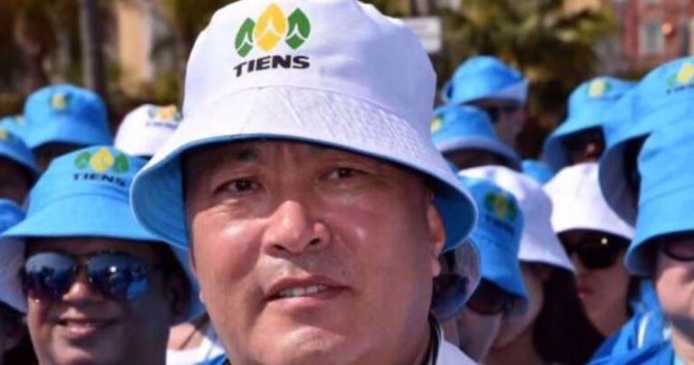 Ξόδεψε 33.000.000 ευρώ για να πάει διακοπές τους υπαλλήλους του!