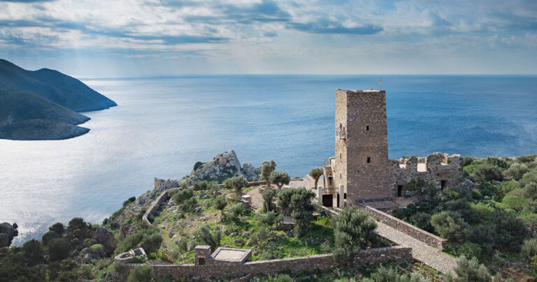 Ο πύργος του 19ου αιώνα στη Μάνη που μεταμορφώθηκε σε ένα εκλεπτυσμένο ξενοδοχείο!