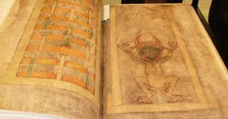 Αυτό είναι το μεγαλύτερο μεσαιωνικό χειρόγραφο που έχει διασωθεί ποτέ!